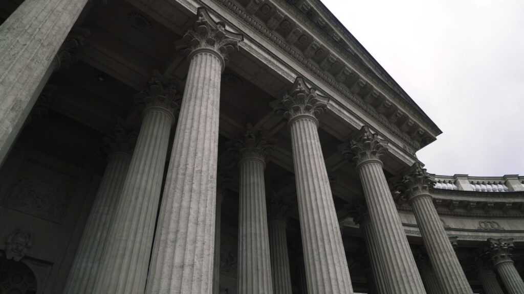 Colunas de edifício público histórico